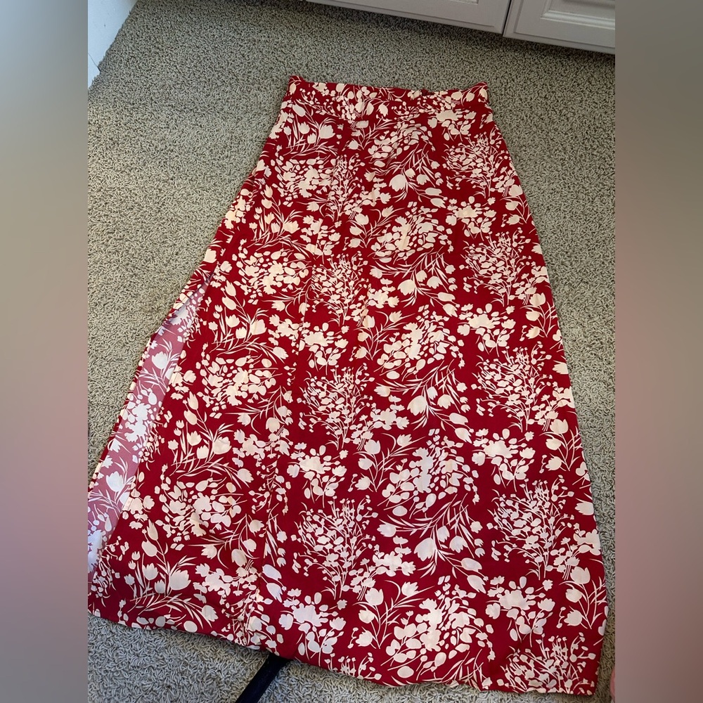 CUPSHE size SMALL Red & Cream Floral Maxi Skirt NEW perfect for spring!!